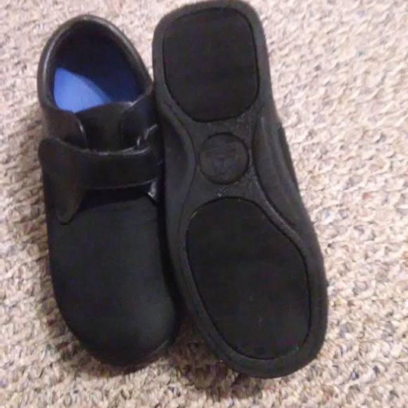 Shoes - Picture 2 of 3